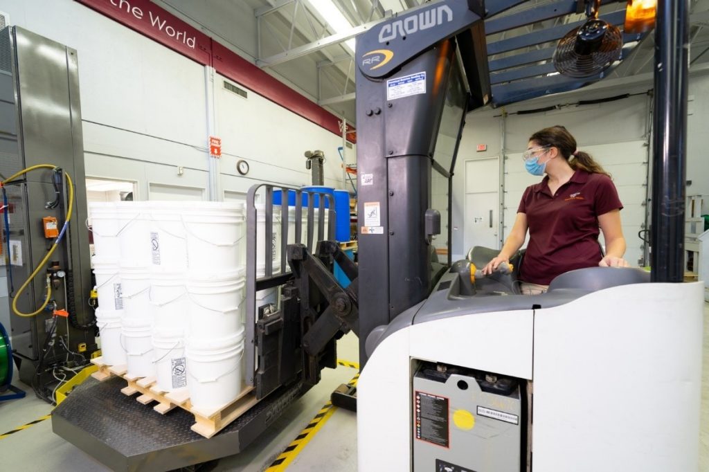 The Effect of Plastic Pails on Pallet Deflection and Pressure Distribution for Stringer Class